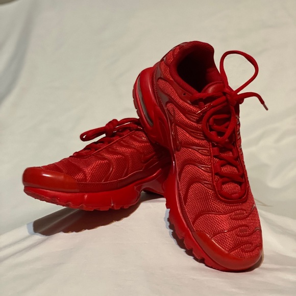 triple red air max plus